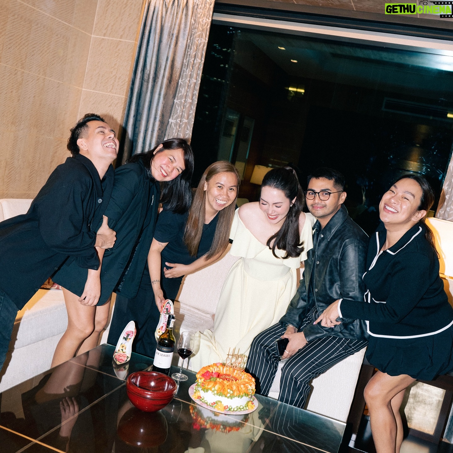 Julia Montes - 228.3K Likes - Grateful & Thriving at 30 ! 🍾🎉❤️ Cheers to 30 and beyond!
First I wanna thank @macmerla for everything this will never be possible without you ! I love you
@harlynfernandez for always being there with every milestone my MUA and bestfriend
@hairstyledbymjrone my twinny and ka birthday sobrang salamat sa alaga..
@annikadelmundo sa pagiging tutok kahit ikaw ang mas bata sakin 🤣 @pattyyap for making me feel confidently happy entering my 30’s. And ate lhen for the alaga and being there ❤️😘 to the whole glam team love you guys
And also to @raxmercado for the patience 🤭 welcome to the team ❤️😘
#Feeling30 #GratefulHeart #NewBeginnings
Mac Merla - Manager
Annika Del Mundo - Road Manager
Styling by: Patty Yap
assisted by Len Abrillo
Makeup by: Harlyn Santos
Hair by: MJ Rone
Photographed by: Rax Mercado