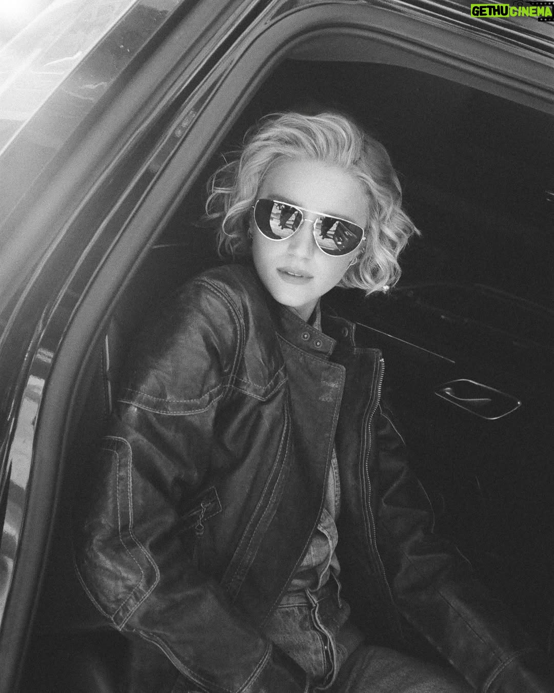 Julia Schlaepfer - 16K Likes - It was a dream getting ready with @instylemagazine for most beautiful Ralph Lauren Fall 2025 show! Thank you for having me @ralphlauren 🤍
Photography: @thealexandraarnold
Hair: @timmnolan
Makeup: @lindahaymakeup
Styling: @sarahslutsky
Styling assistants: @carlee___ @miacstella