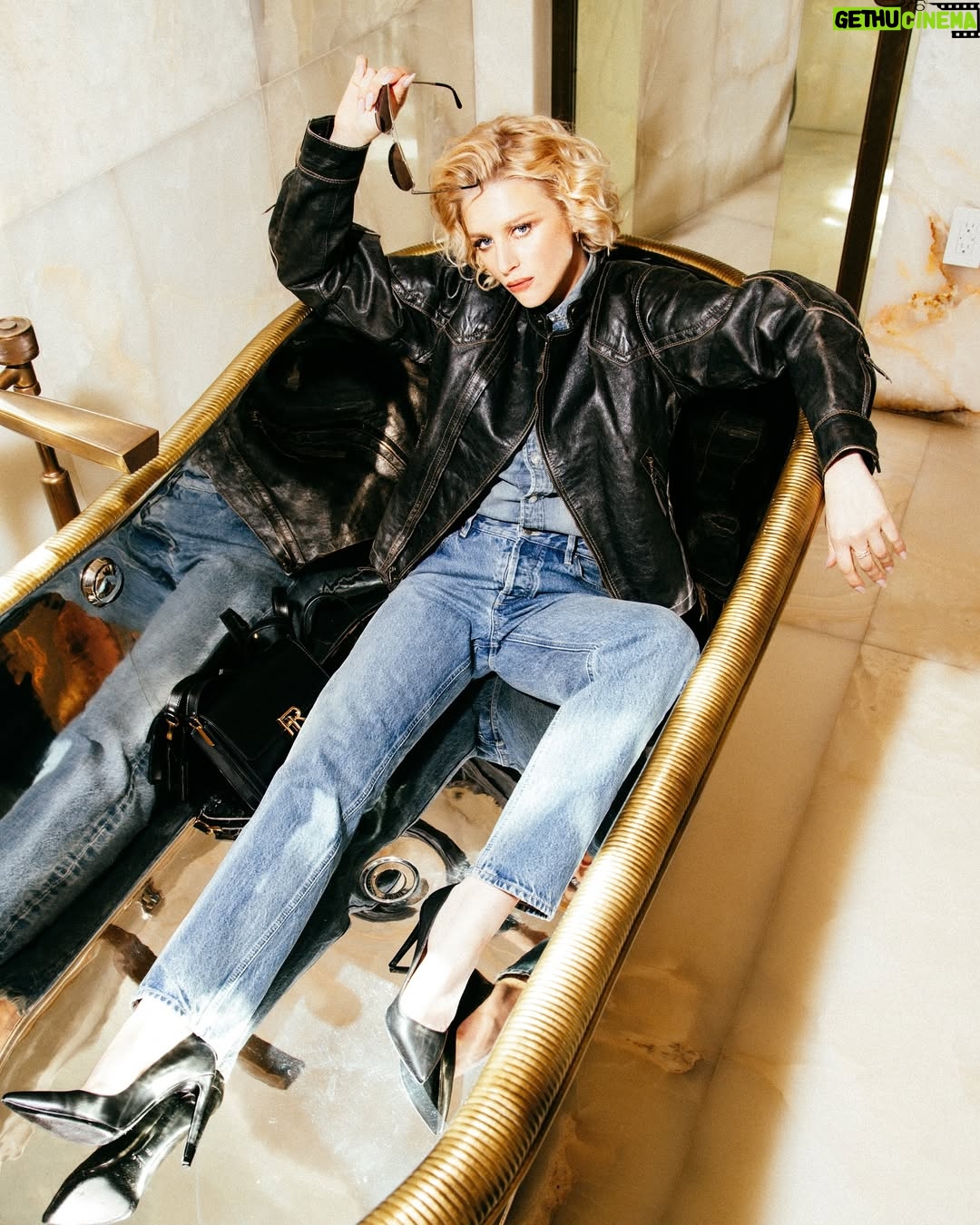 Julia Schlaepfer - 16K Likes - It was a dream getting ready with @instylemagazine for most beautiful Ralph Lauren Fall 2025 show! Thank you for having me @ralphlauren 🤍
Photography: @thealexandraarnold
Hair: @timmnolan
Makeup: @lindahaymakeup
Styling: @sarahslutsky
Styling assistants: @carlee___ @miacstella