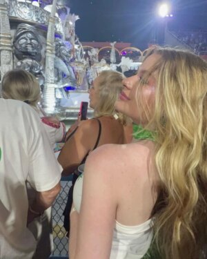 Julia Simoura Instagram - **** Atriz e ex Fazenda 16 “ Júlia Simoura “ participou pela primeira vez do carnaval no Rio de Janeiro

Júlia Simoura esteve pela primeira vez no carnaval do Rio de Janeiro, convidada vip do Nosso Camarote e Camarote Rio, ela ficou apaixonada com os desfiles da Marques da Sapucaí e revela: 
“Viver o Carnaval no Rio de Janeiro pela primeira vez, na Sapucaí, foi incrível! 
Estar no Nosso Camarote e no Camarote Rio me proporcionou uma vista privilegiada dos desfiles, e eu fiquei encantada com a energia das escolas de samba. Além disso, reencontrar amigos ali, compartilhando aquele momento único, fez a festa ainda mais especial. Foi, sem dúvida, uma experiência mágica.” Encerra a linda fazendeira que está de malas prontas para se mudar para o Rio de Janeiro. 

Fotos: divulgação / CM Assessoria