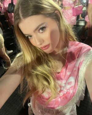 Julia Simoura Instagram - **** Atriz e ex Fazenda 16 “ Júlia Simoura “ participou pela primeira vez do carnaval no Rio de Janeiro

Júlia Simoura esteve pela primeira vez no carnaval do Rio de Janeiro, convidada vip do Nosso Camarote e Camarote Rio, ela ficou apaixonada com os desfiles da Marques da Sapucaí e revela: 
“Viver o Carnaval no Rio de Janeiro pela primeira vez, na Sapucaí, foi incrível! 
Estar no Nosso Camarote e no Camarote Rio me proporcionou uma vista privilegiada dos desfiles, e eu fiquei encantada com a energia das escolas de samba. Além disso, reencontrar amigos ali, compartilhando aquele momento único, fez a festa ainda mais especial. Foi, sem dúvida, uma experiência mágica.” Encerra a linda fazendeira que está de malas prontas para se mudar para o Rio de Janeiro. 

Fotos: divulgação / CM Assessoria