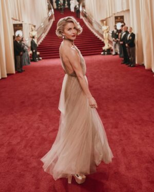 Julianne Hough Instagram - It’s one big day at the #Oscars! Catch me hosting the red carpet on @abc tonight! ✨