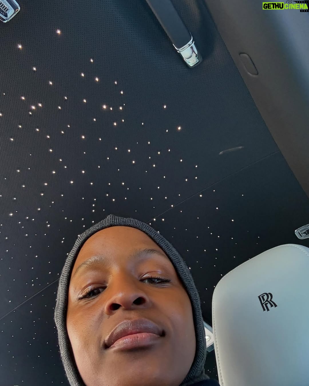 Julie Adenuga - 7K Likes - Ups & Downs š¤·āāļø