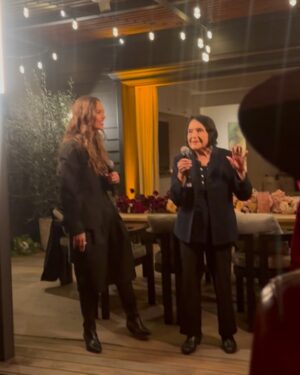Julissa Bermudez Instagram - “Si Se Puede” …Thank you @jessicaalba @tracybrennan @ninagarcia #DoloresHuerta for an inspiring, connected evening con nuestra comunidad 💪🏽 We are #CultureMakers !!
