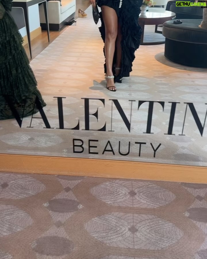 Julissa Bermudez - 5.8K Likes - @valentino.beauty took me and my curls to the Grammys 💃🏽