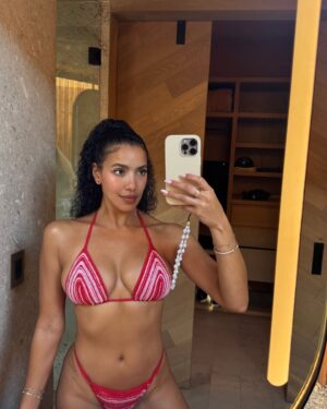Julissa Bermudez Instagram - This could be us in DR in 2025 but you’re playing 😂 who wants to come on our girls trip???