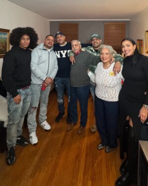 Julissa Bermudez Instagram - Some current favorites from my favorites…

1. With my prima @raq.d8
2. Bermudez crew
3. 🎄 in NY ❄️ 
4. Mom 🫶🏽 Dad
5. ❤️ 🤝🏽 🍷 
6. @julieglock 👯‍♀️
7. Dominican art 🇩🇴
8. 🥶 
9.  Coquito 😋 
10. Mom 🤗
11. @vaseline 💎 
12. LTK