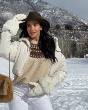 Julissa Bermudez Instagram - Went to Aspen and threw a bunch of fits 🤪 

Which season do you prefer to get dressed up for?
