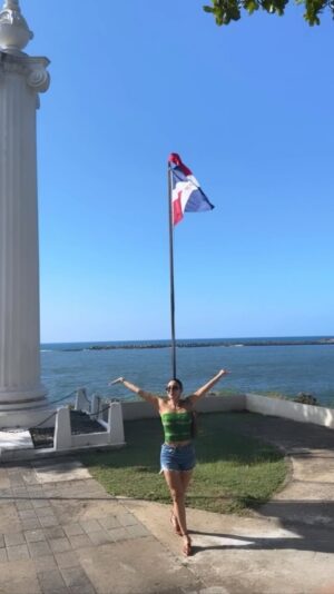Julissa Bermudez Instagram - So proud 🙏🏽❤️🥹🇩🇴😭🇩🇴❤️ @zoesaldana