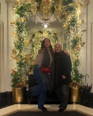 Julissa Bermudez Instagram - Some current favorites from my favorites…

1. With my prima @raq.d8
2. Bermudez crew
3. 🎄 in NY ❄️ 
4. Mom 🫶🏽 Dad
5. ❤️ 🤝🏽 🍷 
6. @julieglock 👯‍♀️
7. Dominican art 🇩🇴
8. 🥶 
9.  Coquito 😋 
10. Mom 🤗
11. @vaseline 💎 
12. LTK
