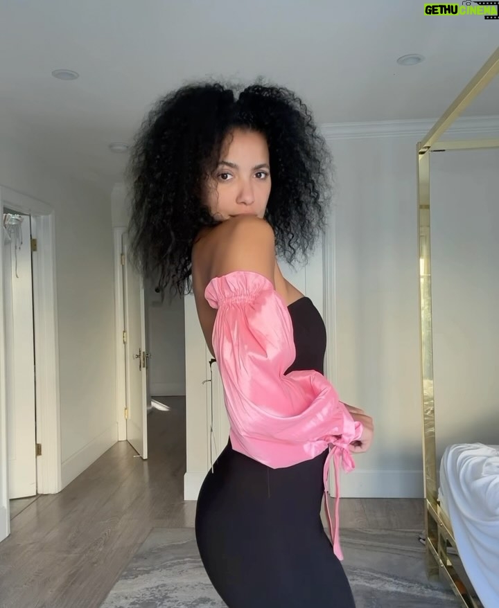 Julissa Bermudez - 5.1K Likes - Can I hear a little commotion for the dress? 💃🏽

All three dresses from @revolve 

Which did you vote for?