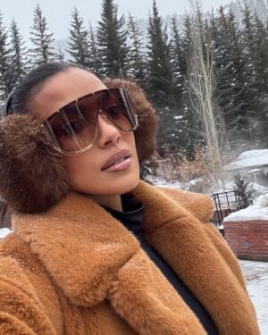 Julissa Bermudez Instagram - Went to Aspen and threw a bunch of fits 🤪 

Which season do you prefer to get dressed up for?