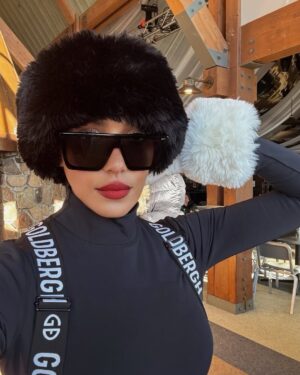 Julissa Bermudez Instagram - Went to Aspen and threw a bunch of fits 🤪 

Which season do you prefer to get dressed up for?