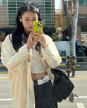 Jung Da-bin Instagram - 🪇🍃 3월팅
