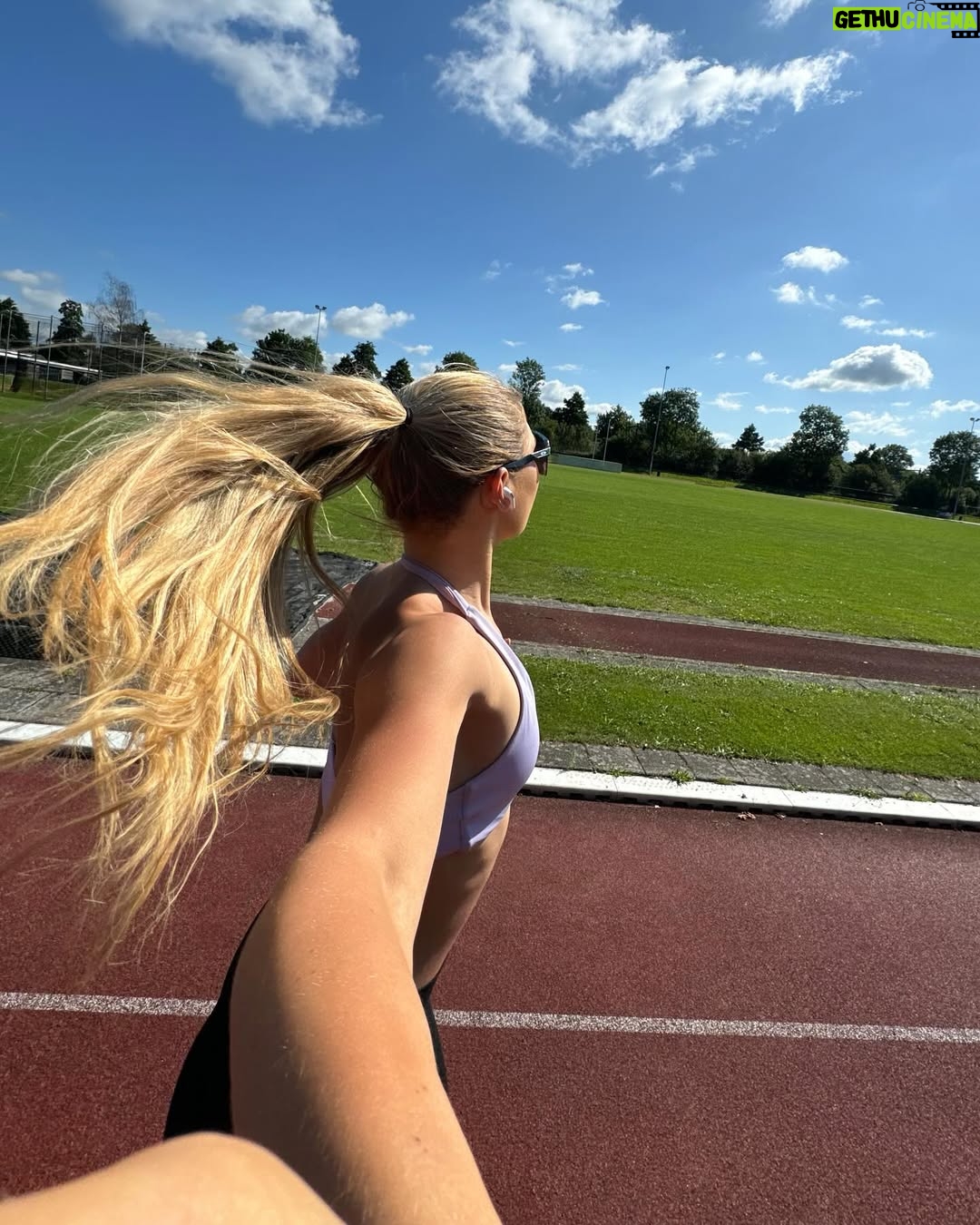Jutta Leerdam - 182.6K Likes - Some selfies, training & family time 💘