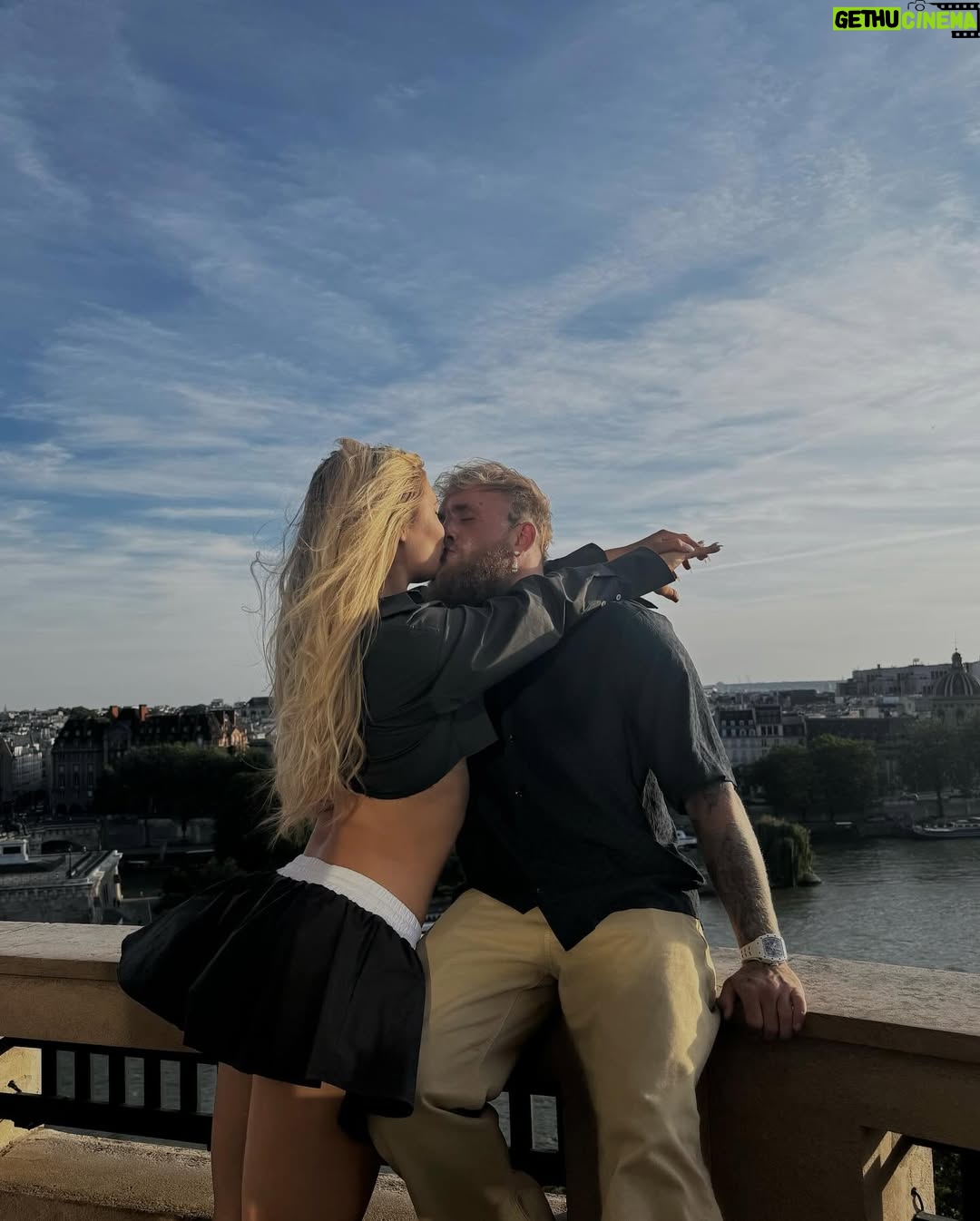Jutta Leerdam - 192.4K Likes - Some Paris moments 💘