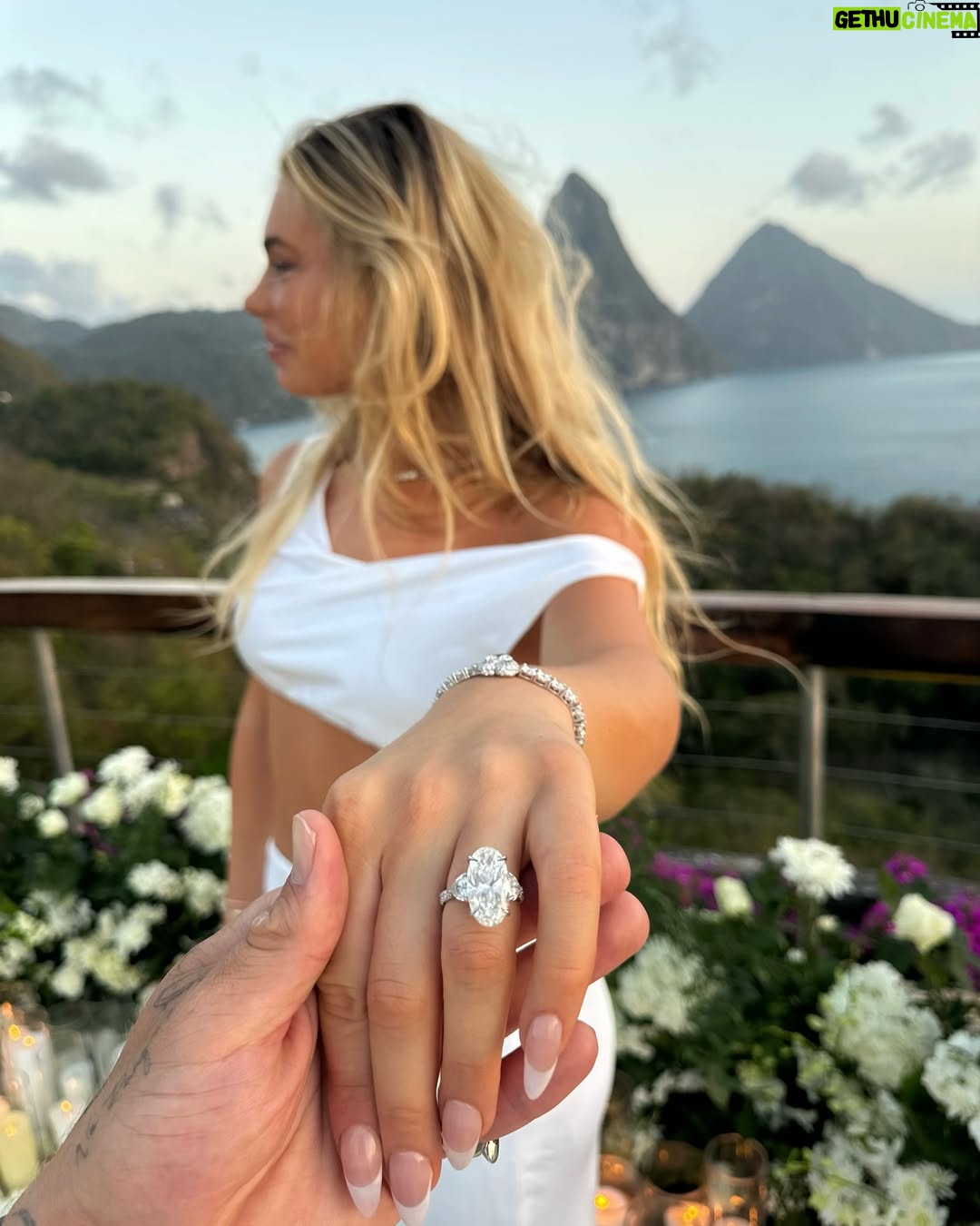 Jutta Leerdam - 1.6 Million Likes - We’re engaged💍🕊️🤍we can’t wait to spend forever together🥹