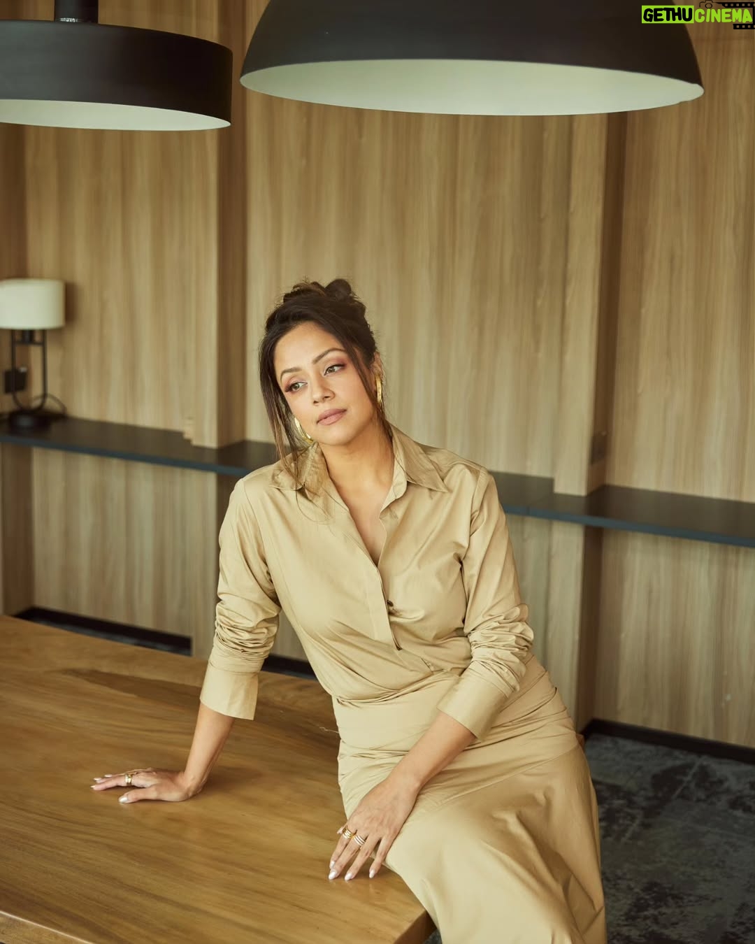 Jyothika - 594.8K Likes - 💛💛
Styling @radhikamehra
Make up @devika.kharwa
Hair @prachina_hair
Photographer @nupuragarwal__
Styling assistant @keyurisangoi
Outfit @in.urbansuburban
Earrings @nihiraa_india @frowpublicrelations
Rings @studioviange @ayanasilverjewellery @ascend.rohank
Footwear @dipyourtoes @dewandbloom