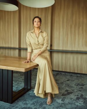 Jyothika Instagram - 💛💛

Styling @radhikamehra 
Make up @devika.kharwa
Hair @prachina_hair
Photographer @nupuragarwal__
Styling assistant @keyurisangoi
Outfit @in.urbansuburban
Earrings @nihiraa_india @frowpublicrelations
Rings @studioviange @ayanasilverjewellery @ascend.rohank
Footwear @dipyourtoes @dewandbloom