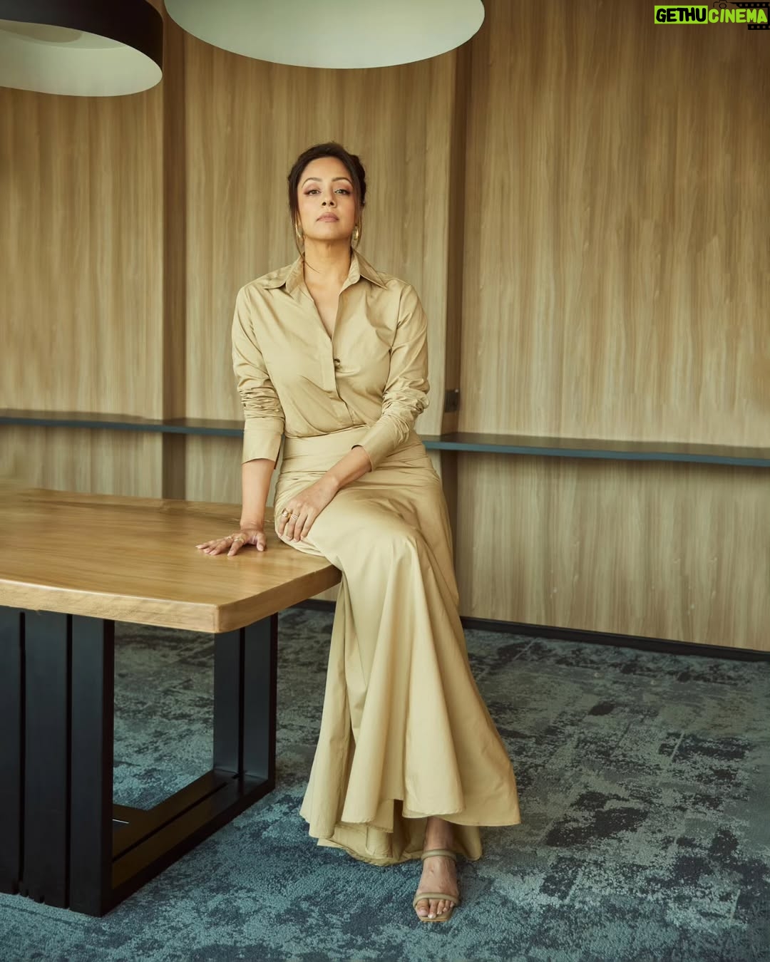 Jyothika - 594.8K Likes - 💛💛
Styling @radhikamehra
Make up @devika.kharwa
Hair @prachina_hair
Photographer @nupuragarwal__
Styling assistant @keyurisangoi
Outfit @in.urbansuburban
Earrings @nihiraa_india @frowpublicrelations
Rings @studioviange @ayanasilverjewellery @ascend.rohank
Footwear @dipyourtoes @dewandbloom