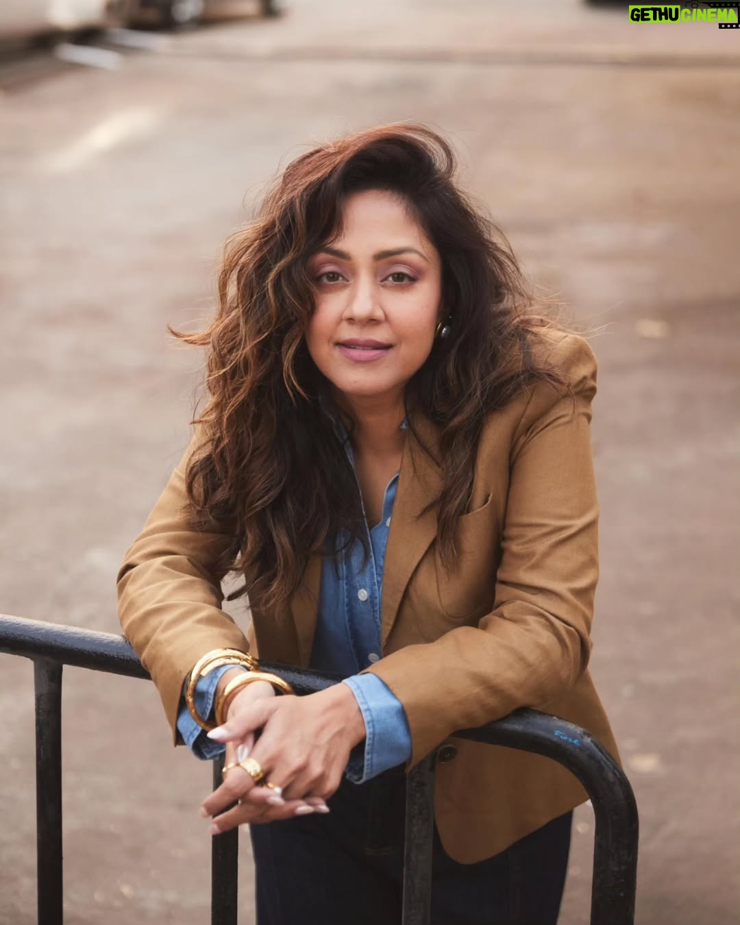 Jyothika - 715.9K Likes - 🤎💙🖤
Styling @radhikamehra
Make up @devika.kharwa
Hair @prachina_hair
Photographer @nupuragarwal__
Styling assistant @keyurisangoi
Earrings @studioviange
Rings @studioviange @blissbyhnk @bblingg_meghana
@ascend.rohank
Bracelets @simranchhabrajewels @ascend.rohank