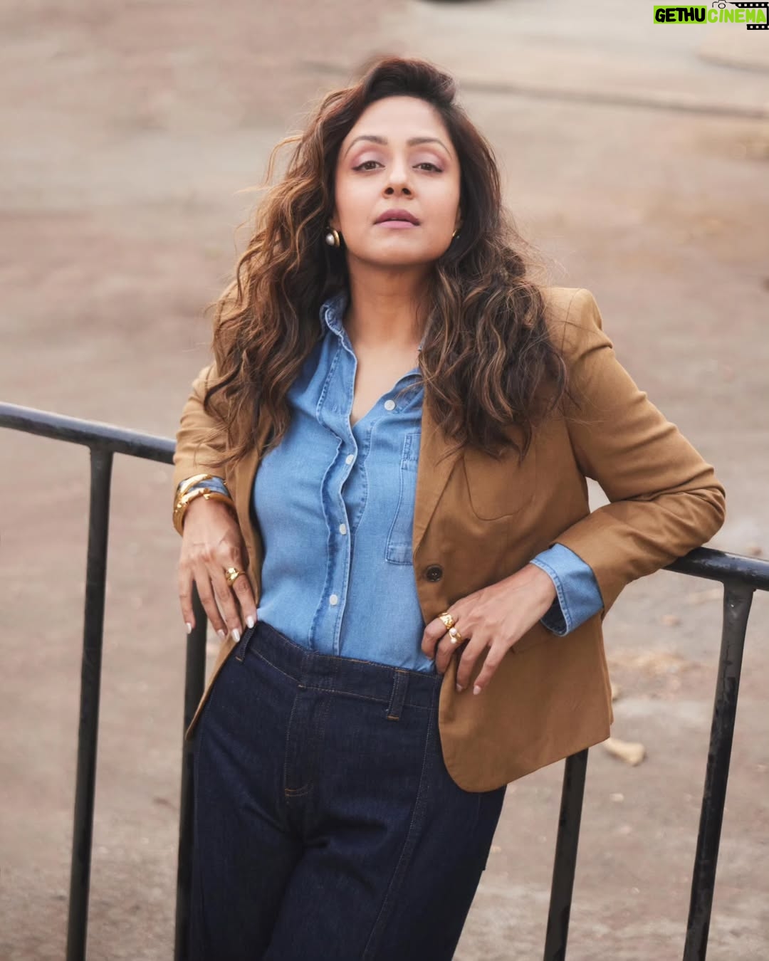 Jyothika - 715.9K Likes - 🤎💙🖤
Styling @radhikamehra
Make up @devika.kharwa
Hair @prachina_hair
Photographer @nupuragarwal__
Styling assistant @keyurisangoi
Earrings @studioviange
Rings @studioviange @blissbyhnk @bblingg_meghana
@ascend.rohank
Bracelets @simranchhabrajewels @ascend.rohank