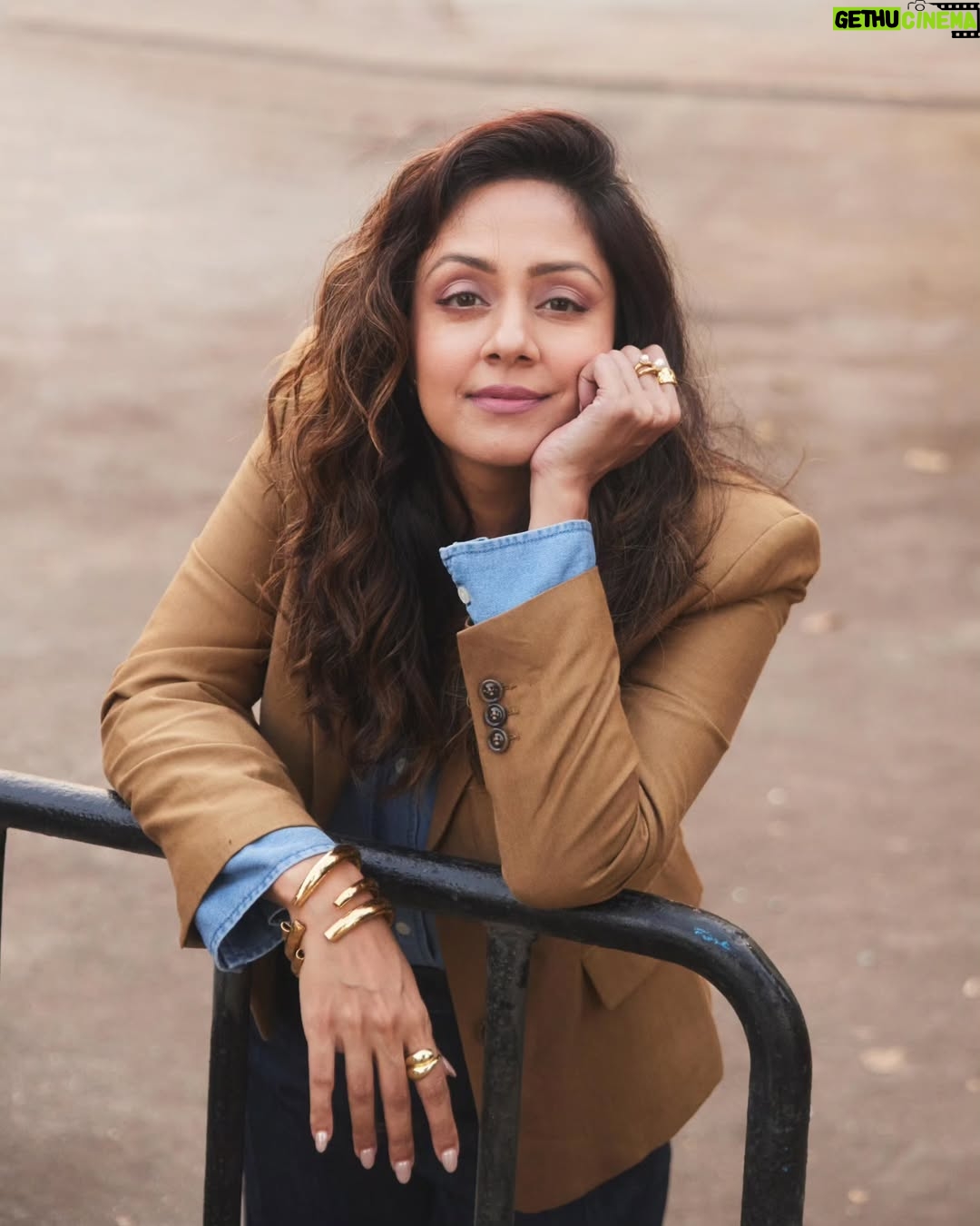 Jyothika - 715.9K Likes - 🤎💙🖤
Styling @radhikamehra
Make up @devika.kharwa
Hair @prachina_hair
Photographer @nupuragarwal__
Styling assistant @keyurisangoi
Earrings @studioviange
Rings @studioviange @blissbyhnk @bblingg_meghana
@ascend.rohank
Bracelets @simranchhabrajewels @ascend.rohank