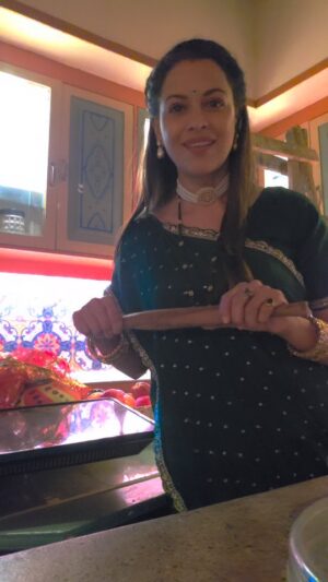 Jyoti Gauba Instagram - Life mein khush rehney key nuskey😉😉😉😉

#happyday #justchill ##SoloVibes
#JustMe
#FeelingMyself
#FunReel
#ReelItFeelIt
#HappyVibesOnly
#GoodMoodOnly
#ReelWithMe
#InMyZone
#UnfilteredFun
#LifeInMotion
#ReelOfTheDay
#WeekendMood
#SoloStar
#reelqueen