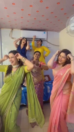 Jyoti Gauba Instagram - Kajra mohabbat wala ❤️in Gehna team’s style🤩
.
.
.
.
#instadaily #reelsvideo #reelsinstagram #viral #trendingreels @creators @storysquare2022 @youtubecreatorsindia @nagpuri_lyrics @dangal_t_v_stars_ @_dangal_tv_all_actors_ @dangal_tv_.channel #explore @shraddhasingh_official #comedy #funny #kajramohabbatwala❤️ #comedyvideos😂