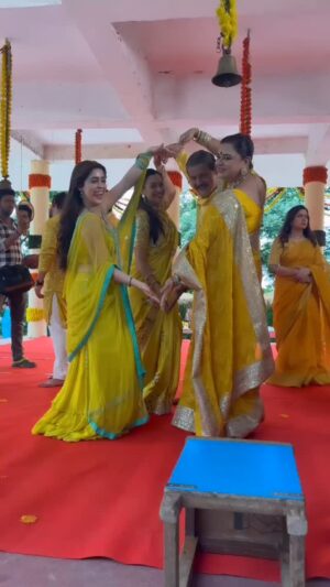 Jyoti Gauba Instagram - Any clue for which sequence  in #gehna we dressed like this.?
@gulfamkhan_hussain @prakashdramchandani @officialgarimajain @shraddhajaiswal @glorryy_mohanta @divyaapatil.27 
#dangaltvchannel #dangalshow#reels#happyus#gehnafam