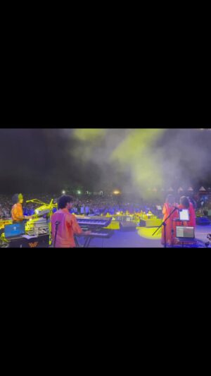 K. S. Chithra Instagram - I am back from Bangalore yesterday after yet another concert in the city of Bangalore. 5th in the last 12 months. I am told 5k fans were there. Thanks from the bottom of my heart  Bangalore.
Also a big thank you for the event managers David, Stephen & their team @mahalothmelodies and of course my love for my wonderful co singers @kknishadofficial @afsal_.ismail @rooparevathi @anamikapremjismitha & the band. God bless you all.