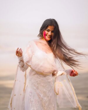 Kajal Sharma Instagram - Happy Holi 🤗❤️✨🌈
. 
📸 - @kurta_and_camera
.
.
.
.
.
#happyholi #holi2025 #explore #fyp