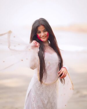 Kajal Sharma Instagram - Happy Holi 🤗❤️✨🌈
. 
📸 - @kurta_and_camera
.
.
.
.
.
#happyholi #holi2025 #explore #fyp