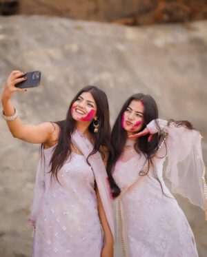 Kajal Sharma Instagram - Happy Holi 🤗❤️✨🌈
. 
📸 - @kurta_and_camera
.
.
.
.
.
#happyholi #holi2025 #explore #fyp