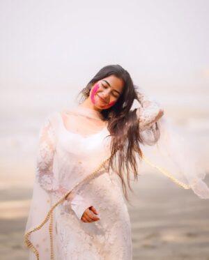 Kajal Sharma Instagram - Happy Holi 🤗❤️✨🌈
. 
📸 - @kurta_and_camera
.
.
.
.
.
#happyholi #holi2025 #explore #fyp
