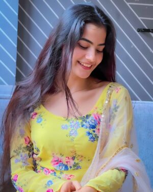 Kajal Sharma Instagram - 💛🦋🌸