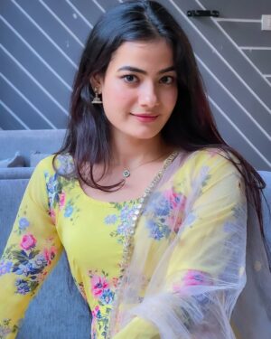 Kajal Sharma Instagram - 💛🦋🌸