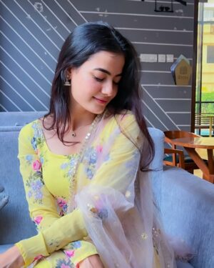 Kajal Sharma Instagram - 💛🦋🌸