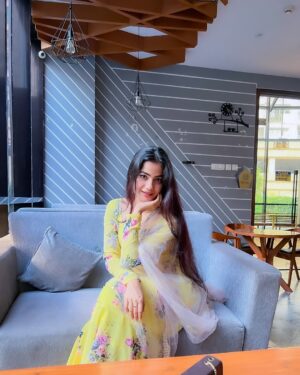 Kajal Sharma Instagram - 💛🦋🌸