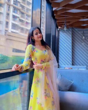 Kajal Sharma Instagram - 💛🦋🌸