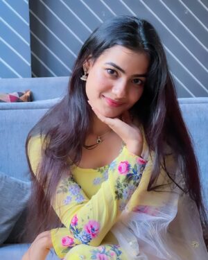 Kajal Sharma Instagram - 💛🦋🌸