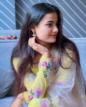 Kajal Sharma Instagram - 💛🦋🌸