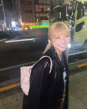 Kalen Anzai Instagram - .
金髪にした‼️安心する‼️☺️

楽しい夜だった、最近あったかくていいね
気が付いたらラーメンたぺてたァ🍜ｳﾏ

3日前にコケて膝がｵﾜｯﾃﾙ

#standoil #스탠드오일