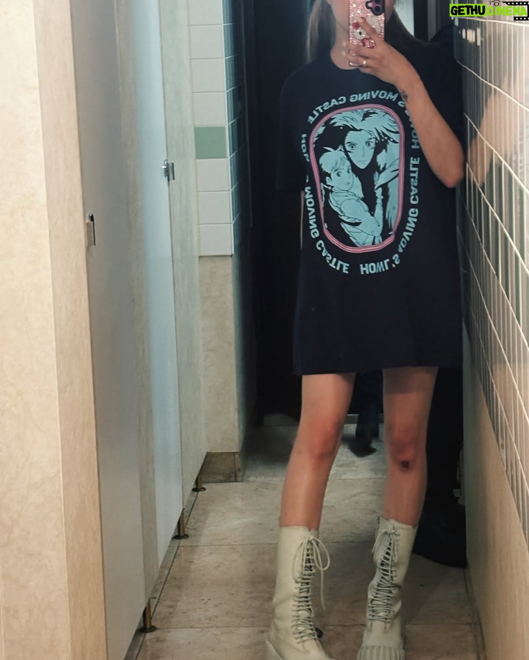 Kalen Anzai - 4.2K Likes - .
金髪にした‼️安心する‼️☺️
楽しい夜だった、最近あったかくていいね
気が付いたらラーメンたぺてたァ🍜ウマ
3日前にコケて膝がオワッテル
#standoil #스탠드오일