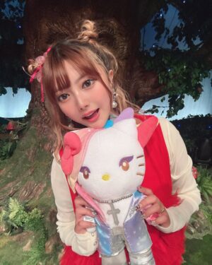 Kalen Anzai Instagram - .
YOSHIKI CHANNELにゲスト出演させて頂きました🍎🩷
ありがとうございました👼👼

yoshikittyカワイイ⊂( ᴖ ̫ᴖ)⊃⊂(ᴖ ̫ᴖ )⊃
2025バージョンキラキラでとっても可愛いから
みんなも是非投票してネ🫠