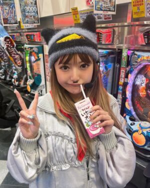 Kalen Anzai Instagram - ．
ABEMA「チャンスの時間」
本日4/6(日) 23:00〜
大パチンコ大会！！！🔥🔥🔥🔥笑
みてねみてね🔥
なんで髭書かれてるかは本編見てください( ´•̥  ̫ •̥` )笑