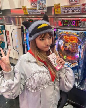 Kalen Anzai Instagram - ．
ABEMA「チャンスの時間」
本日4/6(日) 23:00〜
大パチンコ大会！！！🔥🔥🔥🔥笑
みてねみてね🔥
なんで髭書かれてるかは本編見てください( ´•̥  ̫ •̥` )笑