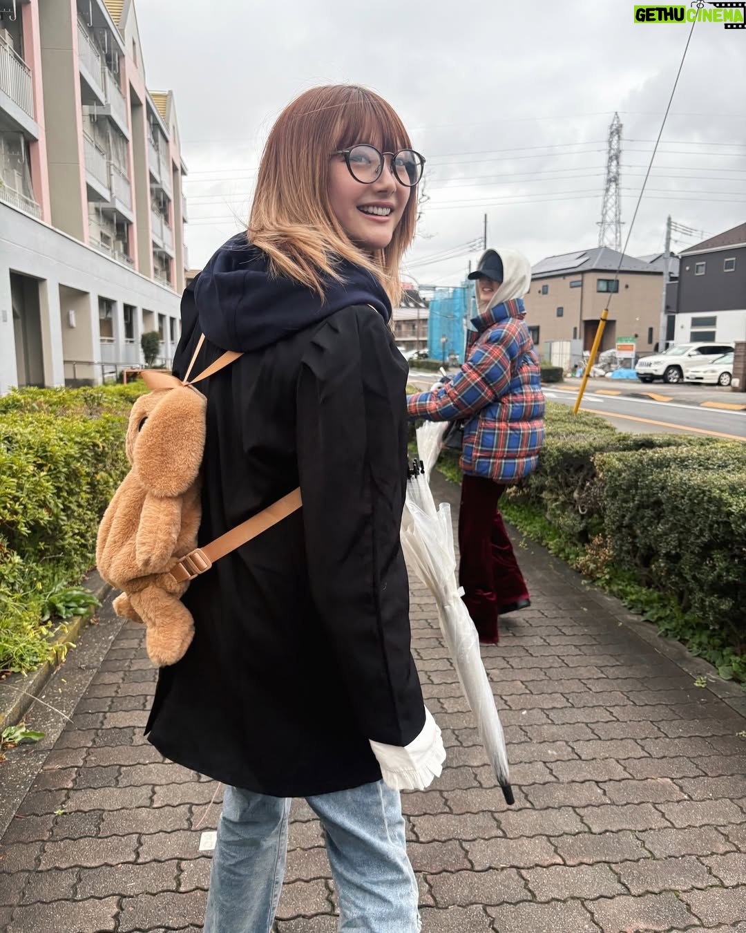 Kalen Anzai - 3.7K Likes - .
すーぐふざける👭🤝🏻🌟
みんななんかしら着いてる🐰
元気いっぱいのありさちゃんと
ニタニタしてる美羽ちゃん
今日もありがとう🤝👼
#ありさちゃんがめちゃ寛いでる写真撮られ
#LINEグループに貼られる
#全員のカメラロールに無事保存
#美羽ちゃんはそれを見て
#脳内全ての悪知恵使ったような顔でニヤついた
#良いコンビです