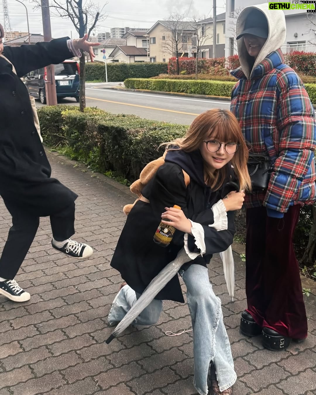 Kalen Anzai - 3.7K Likes - .
すーぐふざける👭🤝🏻🌟
みんななんかしら着いてる🐰
元気いっぱいのありさちゃんと
ニタニタしてる美羽ちゃん
今日もありがとう🤝👼
#ありさちゃんがめちゃ寛いでる写真撮られ
#LINEグループに貼られる
#全員のカメラロールに無事保存
#美羽ちゃんはそれを見て
#脳内全ての悪知恵使ったような顔でニヤついた
#良いコンビです