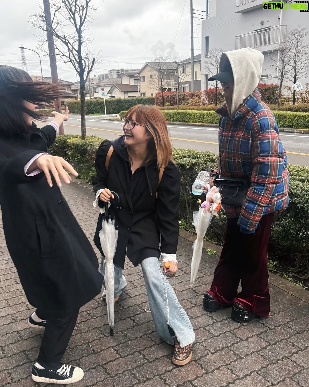 Kalen Anzai - 3.7K Likes - .
すーぐふざける👭🤝🏻🌟
みんななんかしら着いてる🐰
元気いっぱいのありさちゃんと
ニタニタしてる美羽ちゃん
今日もありがとう🤝👼
#ありさちゃんがめちゃ寛いでる写真撮られ
#LINEグループに貼られる
#全員のカメラロールに無事保存
#美羽ちゃんはそれを見て
#脳内全ての悪知恵使ったような顔でニヤついた
#良いコンビです